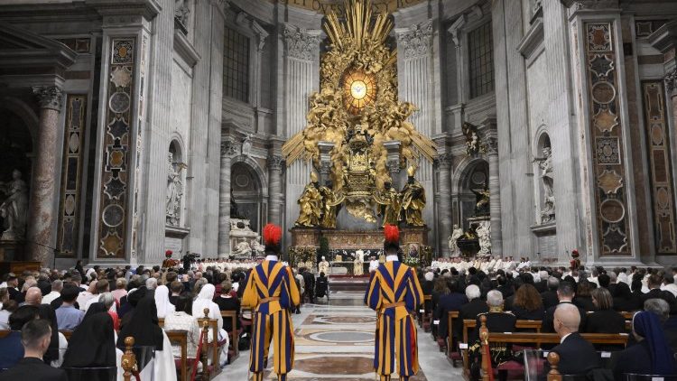 Mše s biskupským svěcením ve Vatikánské bazilice
