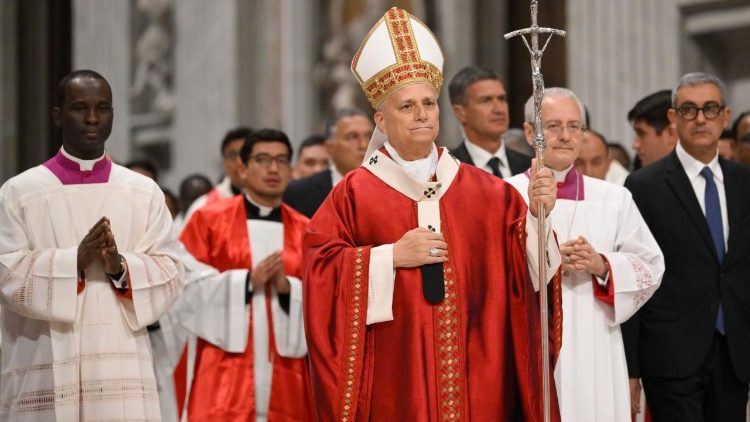 Procesión de entrada a la Santa Misa presidida por León XIV en la Basílica de San Pedro