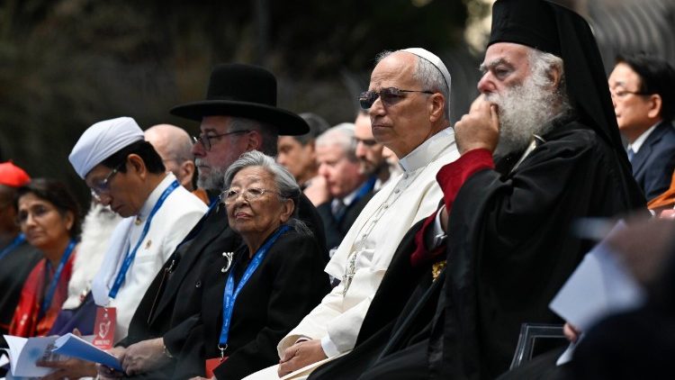 Папата с религиозните лидери на Римския Колизеум