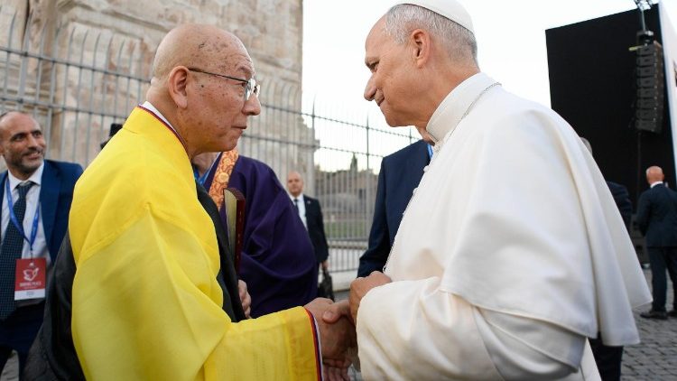 Папата с религиозните лидери на Римския Колизеум