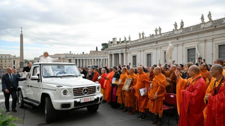 教皇レオ14世、2025年10月29日の一般謁見　バチカン・聖ペトロ大聖堂