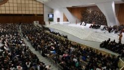 Папата с учениците и студентите