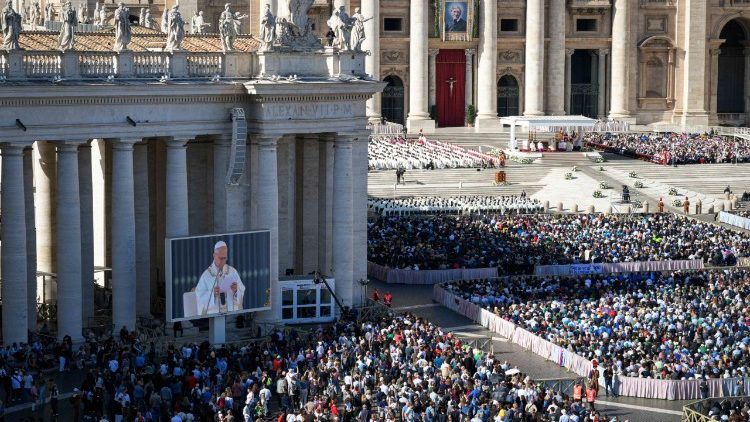 Паломники на площади Святого Петра (1 ноября 2025 г.)