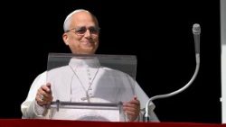 האפיפיור ליאו בתפילת המלאך