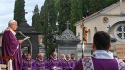 Святая Імша на рымскіх могілках Кампа-Верана