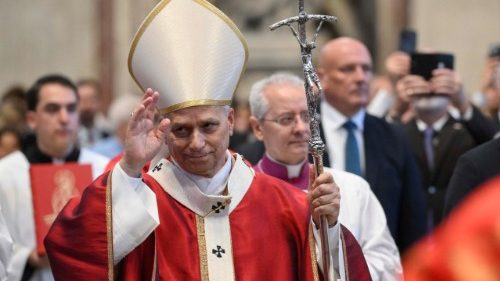 Lev XIV. počas hom&iacute;lie: Kristova l&aacute;ska premenila smrť 