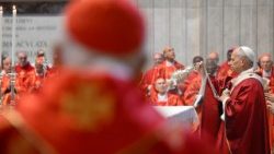 2025.11.03 2Â°parte Santa Messa in suffragio del defunto Papa Francesco e dei Cardinali e Vescovi defunti nel corso dellâ  anno