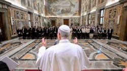 Papa Leoni XIV priti sot në orën 12 në Sallën Klementine rreth 100 pjesëmarrës në kapitujt e përgjithshëm të Motrave të Jezus-Marias dhe të motrave Skalabriniane. (@VATICAN MEDIA)