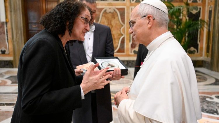 Папата с новата настоятелка на сестрите Скалабринки