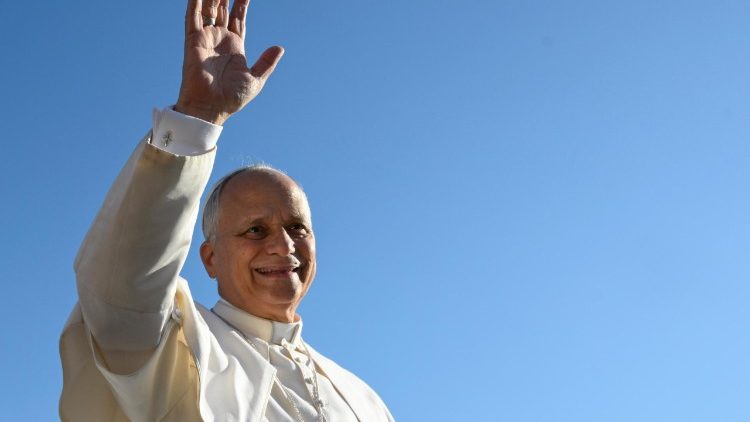 Leon al XIV-lea la audiența jubiliară din 8 noiembrie 2025 în Piața San Pietro