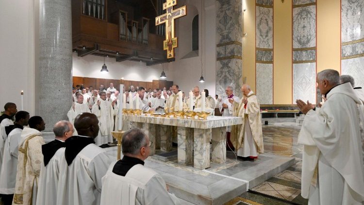Leonas XIV aukoja šv. Mišias Šv. Anzelmo bazilikoje