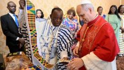 Papst Leo an diesem Donnerstag mit Benedict Batabe Assorow, dem neuen Botschafter Ghanas beim Hl. Stuhl