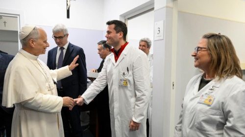 Il Papa all’Ambulatorio San Martino, luogo di cura e dedizione per i poveri