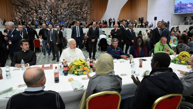 Papa katika meza na Maskini