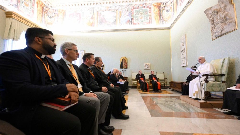 Papa pret Komitetin Ekzekutiv të Federatës Biblike Katolike (@VaticanMedia)