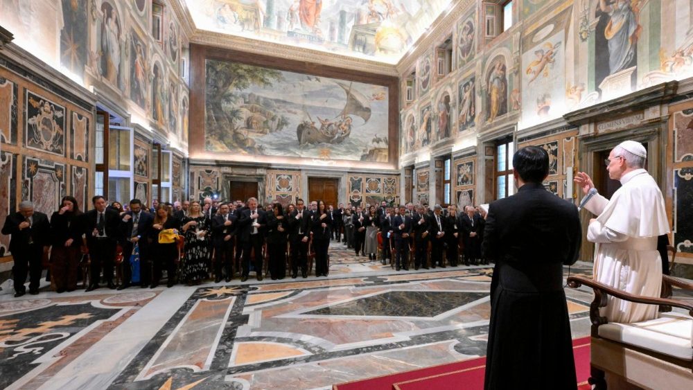Encuentro del Papa León XIV con los participantes en el IX Seminario de Ética en el Gerenciamiento de la Salud.