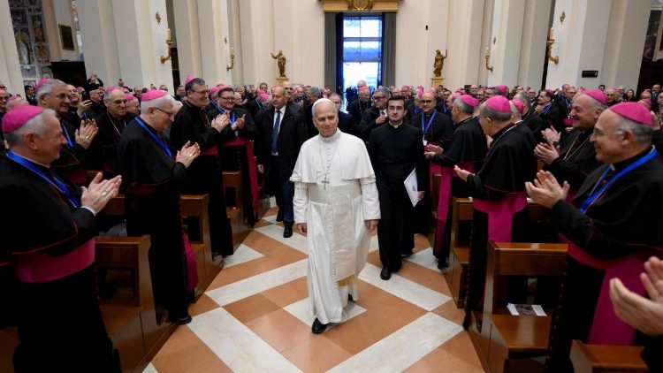 Leo in der Basilika Santa Maria degli Angeli mit den italienischen Bischöfen