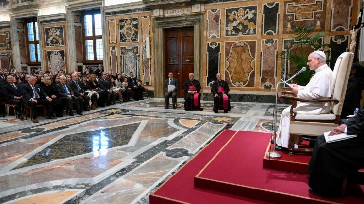Il Papa all'udienza con i partecipanti al Corso Internazionale promosso dal Tribunale della Rota Romana