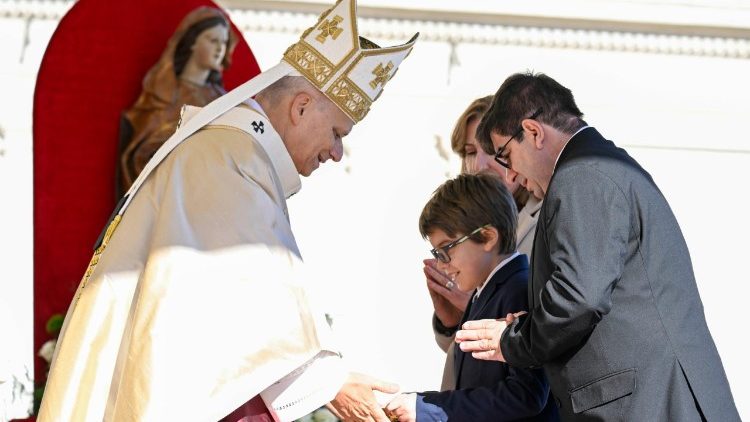 Momento de las ofrendas en la misa