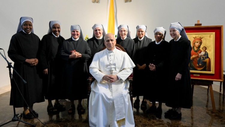 Lev XIV: s komunitou Malých sester chudých v Istanbulu