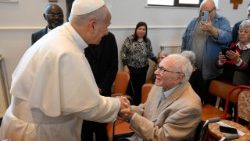 2025.11.28 Viaggio Apostolico in Turkiye - Visita alla casa di accoglienza per anziani delle Piccole Sorelle dei Poveri