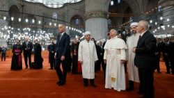 2025.11.29 Viaggio Apostolico in Turkiye - Visita alla Moschea Sultan Ahmed