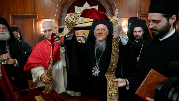 Папата и Вартоломей по време на подписването на общата декларация