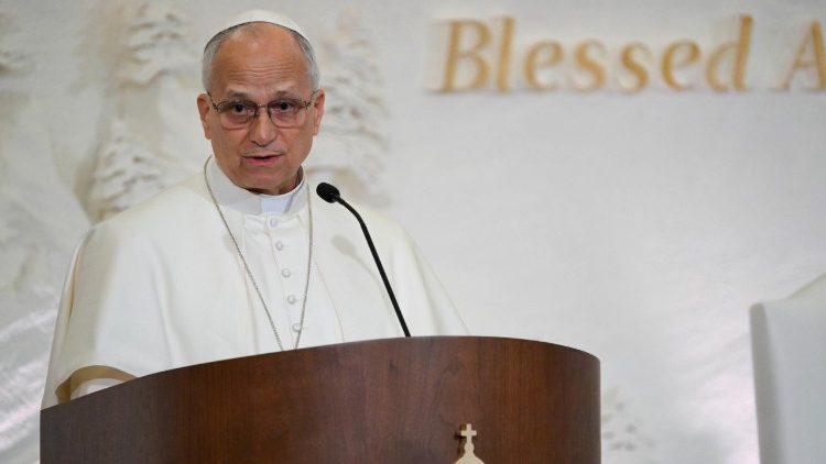 León XIV dedica su primer discurso en el Líbano a los constructores de paz