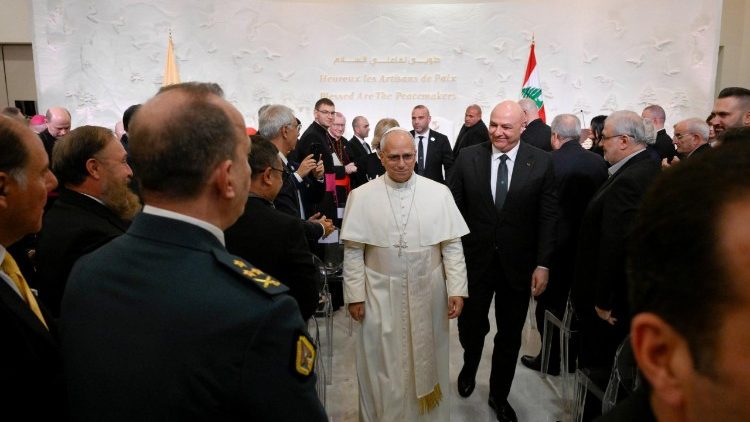 Папа Лъв XIV сред представителите на гражданските власти на Ливан