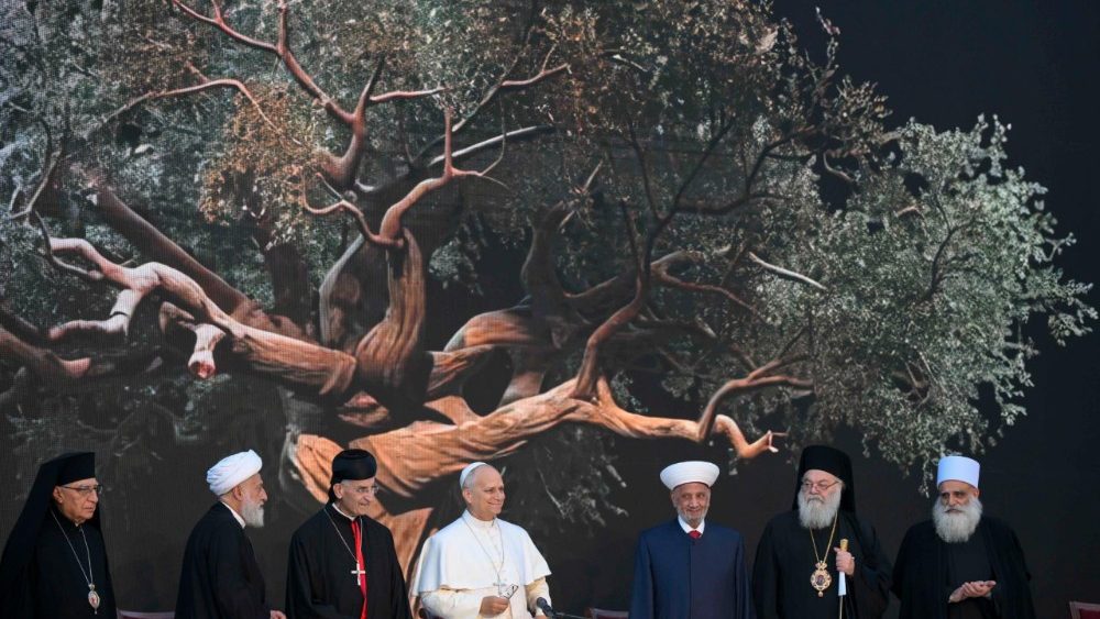  Le Pape a participé à une rencontre œcuménique et interreligieuse, sur la très symbolique place des martyrs, au Liban.