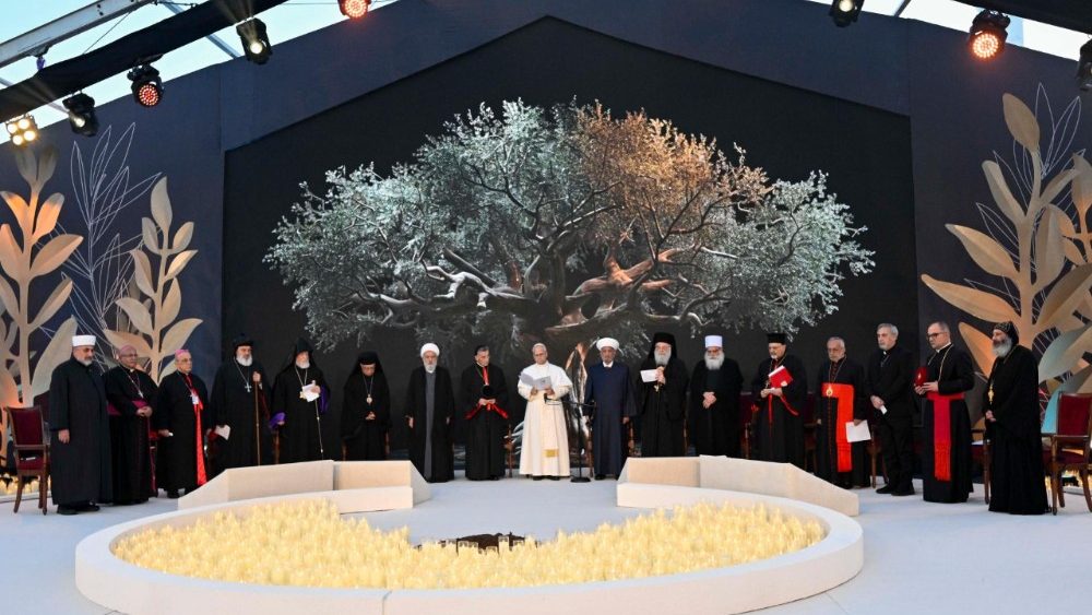  Le Pape a participé à une rencontre œcuménique et interreligieuse, sur la très symbolique place des martyrs, au Liban.