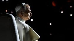 2025.12.01 Calatoria apostolică a papei Leon al XIV-lea în Liban. Întâlnirea cu tinerii din Piața Patriarhiei Maronite a Antiohiei, la Bkerke.