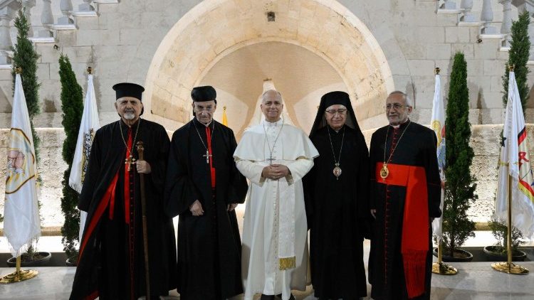 Setkání papeže Lva XIV. s katolickými biskupy a patriarchy během apoštolské návštěvy Libanonu (1. prosince 2025)