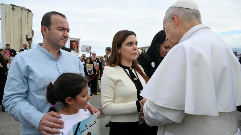 2025.12.02 Viaggio Apostolico in Libano - Preghiera silenziosa al luogo dell’esplosione del porto di Beirut