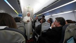 Leon al XIV-lea în dialog cu jurnaliștii la întoarcerea din Turcia și Liban