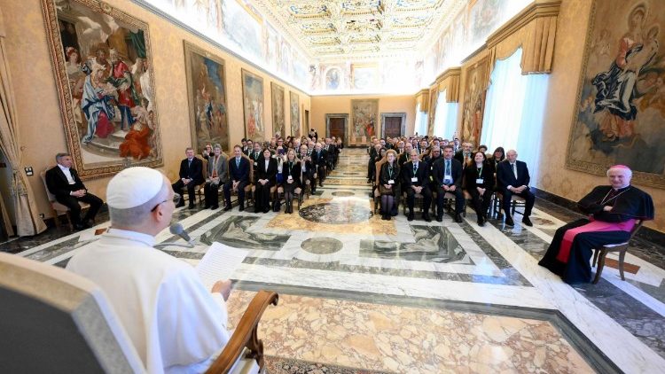 Leon XIV przypomniał, że człowiek ma uczestniczyć w dziele stworzenia i nie może być jedynie biernym konsumentem treści generowanych przez technikę