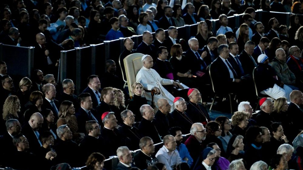 El Papa León XIV asiste a la VI edición del Concierto con los Pobres en el Aula Pablo VI de la Ciudad del Vaticano.