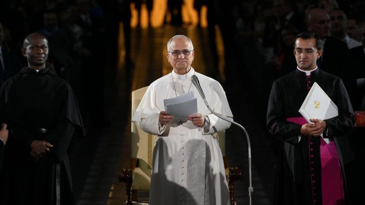 O Papa saúda os participantes do Concerto para os pobres