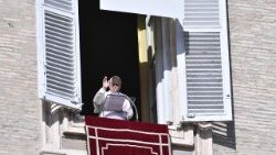 Lev XIV. při modlitbě Anděl Páně, 7. prosince 2025