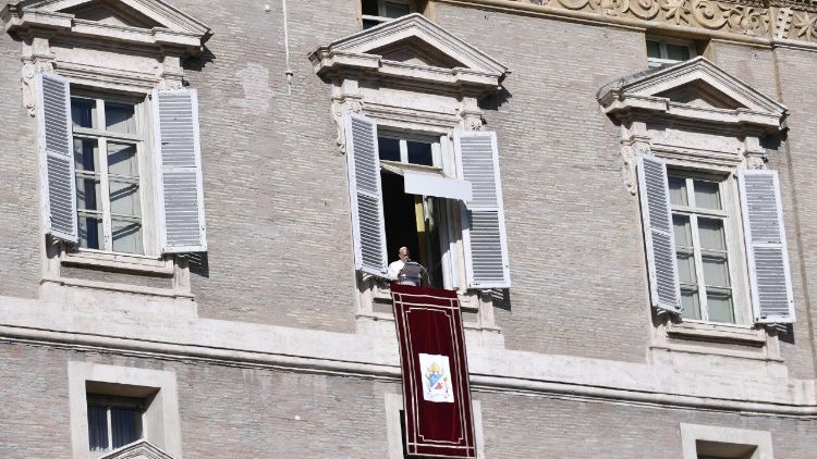 Il Papa alla finestra del Palazzo Apostolico Vaticano