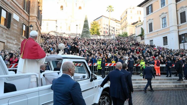 Папата на площад "Испания"