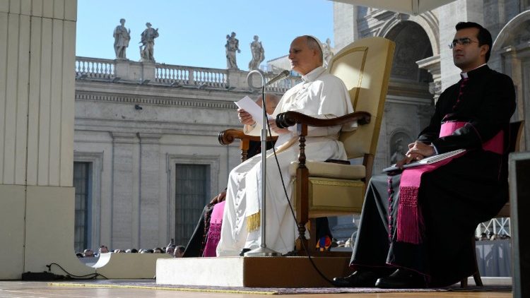 Ministranci w Jeleniej G&oacute;rze - Cieplicach czytają wszystkie nauki Leona XIV