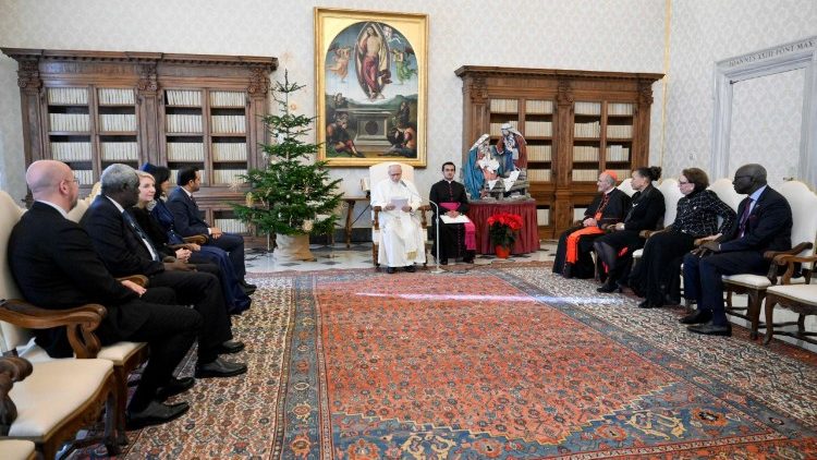 Papa com organizadores do Prêmio Zayed para a Fraternidade Humana