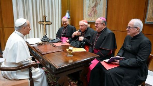 Prezydium Konferencji Episkopatu Francji podczas spotkania z Leonem XIV w grudniu ubiegłego roku 