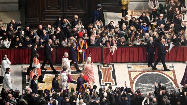 Papst Leo bei der Messe mit H&auml;ftlingen