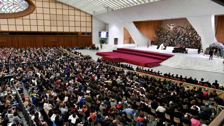 Wafadhili wa mapambo ya Noeli wakutana  na Papa 