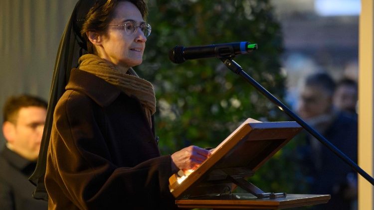 Le Vatican inaugure le sapin de No&euml;l et la cr&egrave;che sur la place Saint-Pierre.