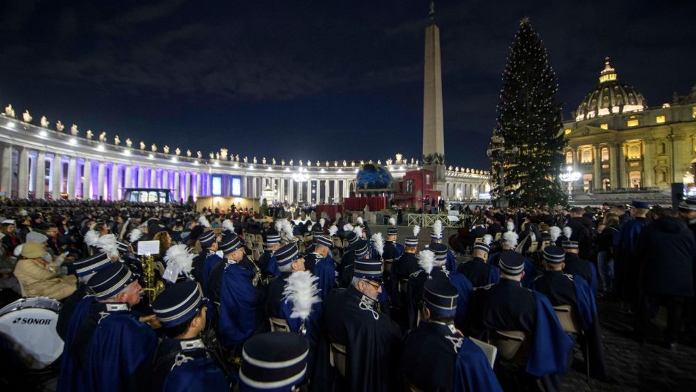 2025.12.15 Inaugurazione del presepe e accensione dell'albero di Natale a Piazza S. Pietro