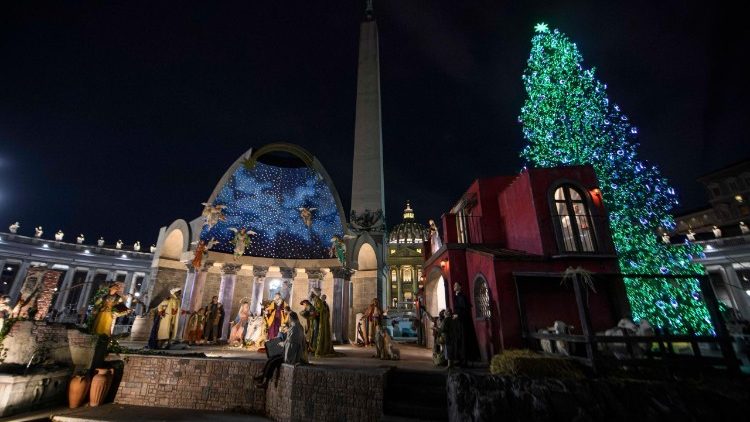 Kalėdų eglė ir prakartėlė Šv. Petro aikštėje 