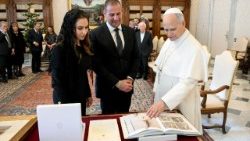 البابا يستقبل رئيس وزراء جمهورية مالطا